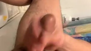 Jugando con mi gran verga antes de la ducha 