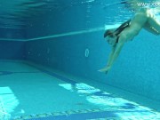 Swimming pool babe strips naked and gets horny underwater 15/16