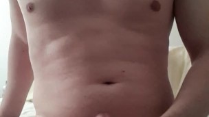 Boy offres himself a good morning jerkoff