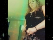 Working the shorts and my big sexy booty. I love to entertain you 14/16