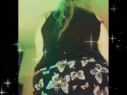 Working the shorts and my big sexy booty. I love to entertain you 6/16