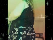 Working the shorts and my big sexy booty. I love to entertain you 9/16