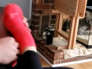 QUEEN RECEIVING FOOT RUB IN SILENCE  2/16