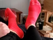 QUEEN RECEIVING FOOT RUB IN SILENCE  4/16