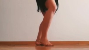 Dancing feet titts and ass baile solo en casa mira como muevan mis pies