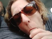 Vamos a recoger q mi novio pero no puedo resistirme a chuparsela a su amigo 15/16