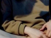 Играю с сосками в машине, мастурбирую и кончаю на парковке 12/16