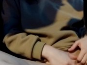 Играю с сосками в машине, мастурбирую и кончаю на парковке 14/16