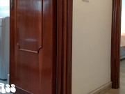 Prima si scopa la colf e poi distrugge il culo alla mogliettina - La colf in bagno di nascosto P.1 15/16