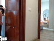 Prima si scopa la colf e poi distrugge il culo alla mogliettina - La colf in bagno di nascosto P.1 2/16