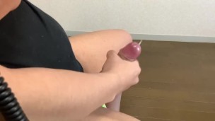 黒い下着を着てオナニー