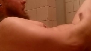 Honění péra před sprchou