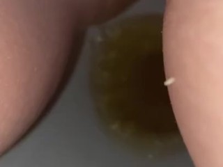 I held this pee for 2 hours playing my PS4 and you can watch it in 4K