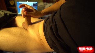 Guy with girl masturbate on video chat