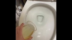 All for you babe drink up mwah (4K glass peeing I peed all over the floor) 
