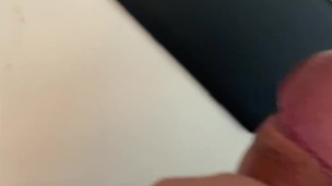 POV me MASTURBE y llené de SEMEN el teléfono de mi PADRASTRO