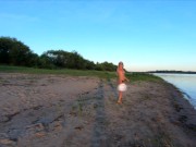 Русская нудистка на берегу реки - Screenshot 12 of 16 - Travel