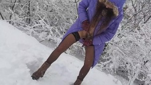 Winter PEE on Snow at PUBLIC Tourist Trail # Memories from Winter Japan National park