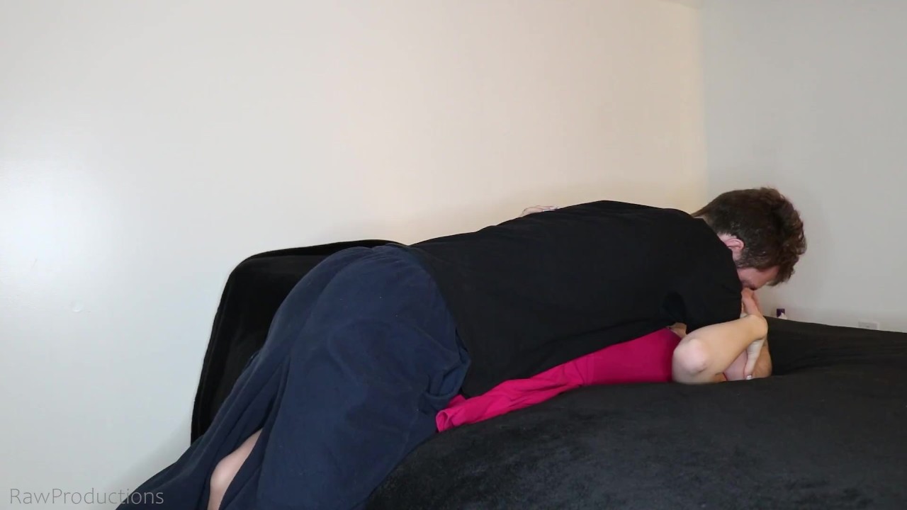 Hebe mein sexy rotes Kleid hoch und spritze in mich, bevor ich ausgehe - RedTube