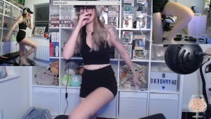 TWITCH STREAMER WORKING OUT IN FRONT OF HORNY VIEWERS (SHYPHOEBE)