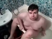 Артем дрочит член дрочит ногами в ванной лижет ноги self suck autofellatio self footjob