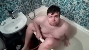 Артем дрочит член дрочит ногами в ванной лижет ноги self suck autofellatio self footjob