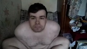 Артем дрочит ногами сам себе и кончает на ступни self suck autofellatio self footjob