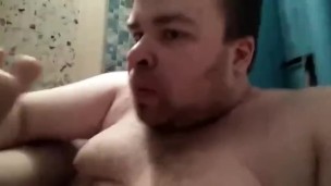 Артем кайфует от лизания своих ног и дрочит ногами self suck autofellatio self footjob