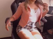 hoy estaba muy caliente y tuve sexo con un compañero de mi oficina y se viene en mi cara 1/16