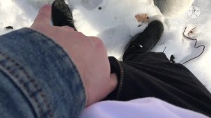 ОТСОСАЛА В СНЕЖНОМ ЛЕСУ НА ХОЛОДЕ ПОТОМУ ЧТО СИЛЬНО ХОТЕЛА СДЕЛАТЬ МИНЕТ СО СЛОВАМИ