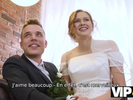 Un couple marié décide de vendre la chatte de sa mariée à bon prix
