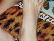 Вылизывает мои грязные ноги 10/16