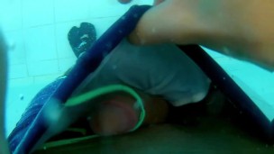 Boy masturbates in the pool / squirting cum