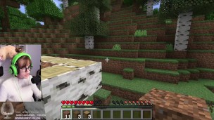 CUTE GIRL PLAYING MINECRAFT (SHYPHOEBE)