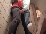 Пара реальных лесбиянок трахнулась в общественном туалете - lesbian_illusion 1/16