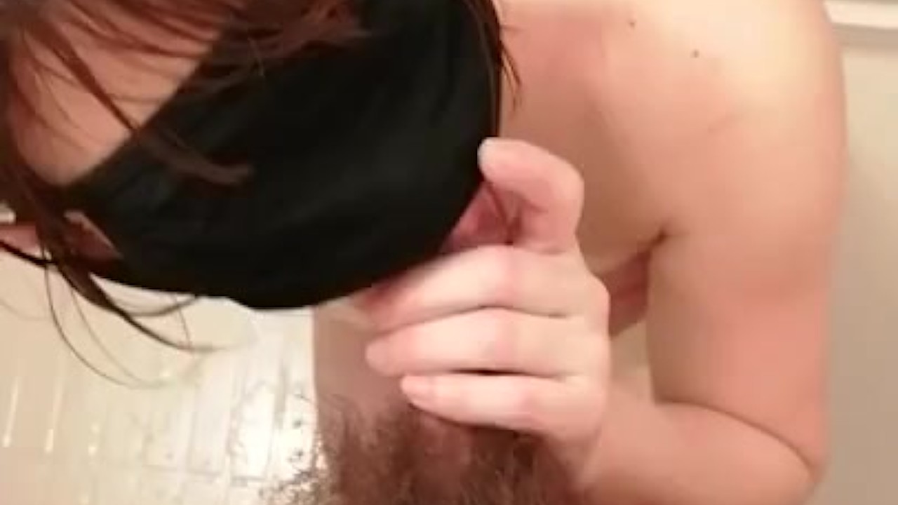 Personal shooting Amateur who gets wet with one bath towel gives a service blowjob - Free Sex Video - RedTube