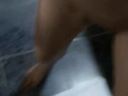 Joven latina de 18 años se excita cuando la masturbo y le encanta mi gran polla gruesa 16/16