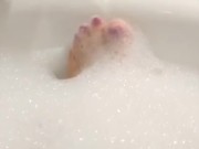 Soapy bath time toes! - Screenshot 2 of 16 - Bath Time