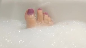 Soapy bath time toes!