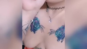 Chupando mi dedo como si fuera tu polla