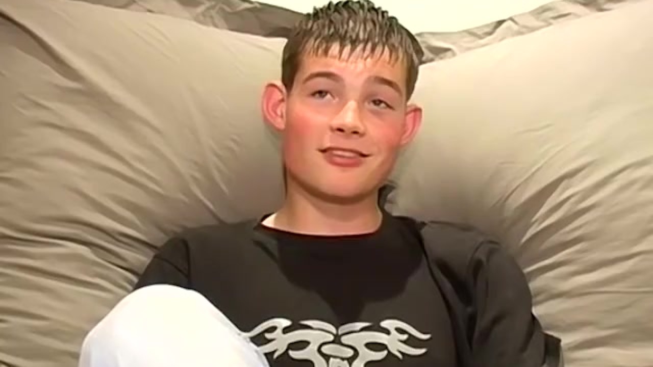 Lovely British twink Shaun plays with his hairy dick solo - Free Sex Video - RedTube