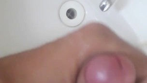 Punheta e gozando gostoso 