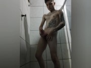 Colocando na bucetinha em formato de mastubador