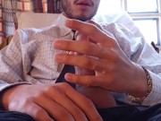 Me masturbo mientras estaba en una entrevista de trabajo *Gimo muy duro*