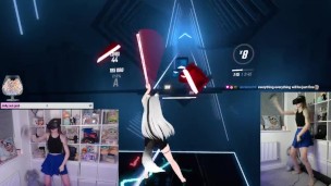 TWITCH STREAMER WITH CUTE FEET DANCING AND PLAYING (SHYPHOEBE)