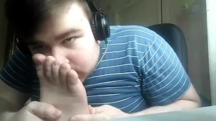 Артем сам себе лижет ноги self suck autofellatio self footjob