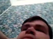 Артем дрочит член дрочит ногами в ванной лижет ноги self suck autofellatio self footjob self suck