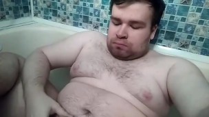 Артем сосет сам себе дрочит ногами лижет ноги в ванной кончил self suck autofellatio self footjob