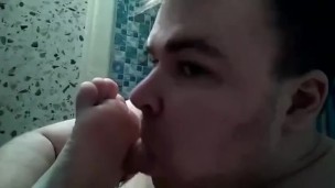 Артем сосет сам себе дрочит ногами лижет ноги self suck autofellatio self footjob