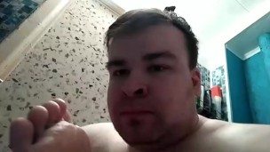 Артем сам себе дрочит ногами лижет ноги self suck autofellatio self footjob
